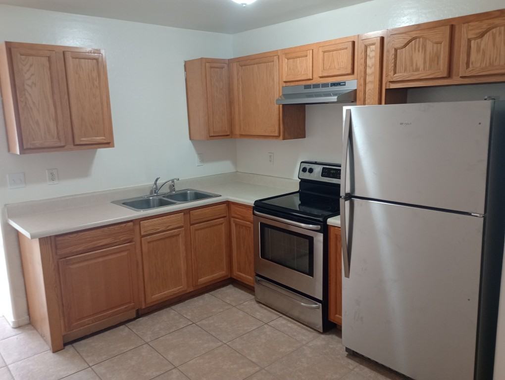 4225 N Montezuma Dr #B - Photo 2 of 9