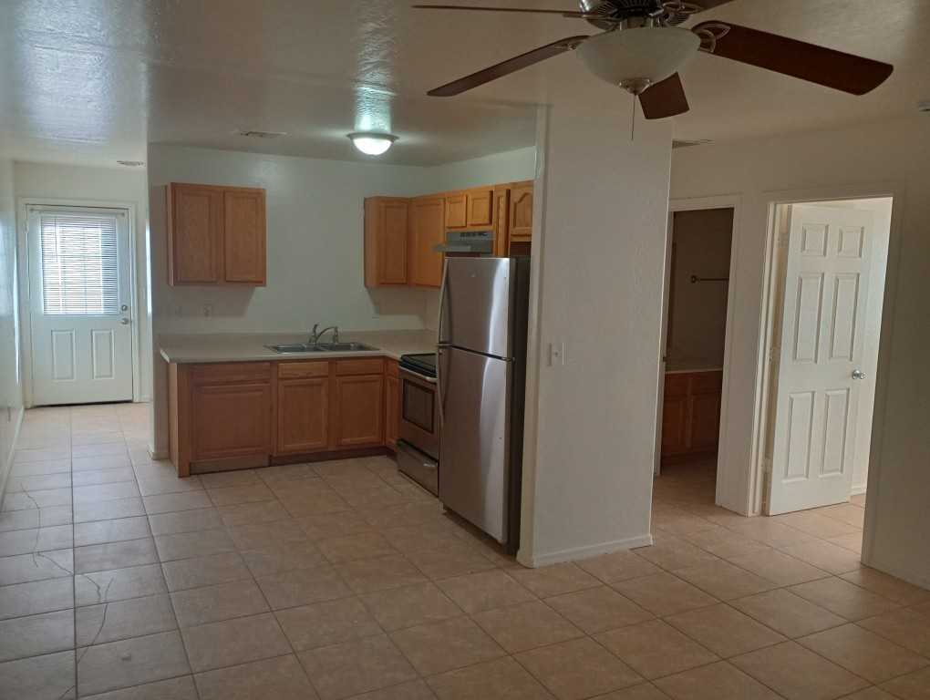 4225 N Montezuma Dr #B - Photo 3 of 9