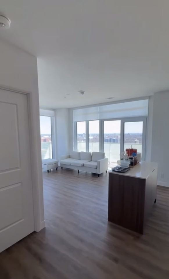 Hughson St. N & King William St #2302 - Photo 2 of 13