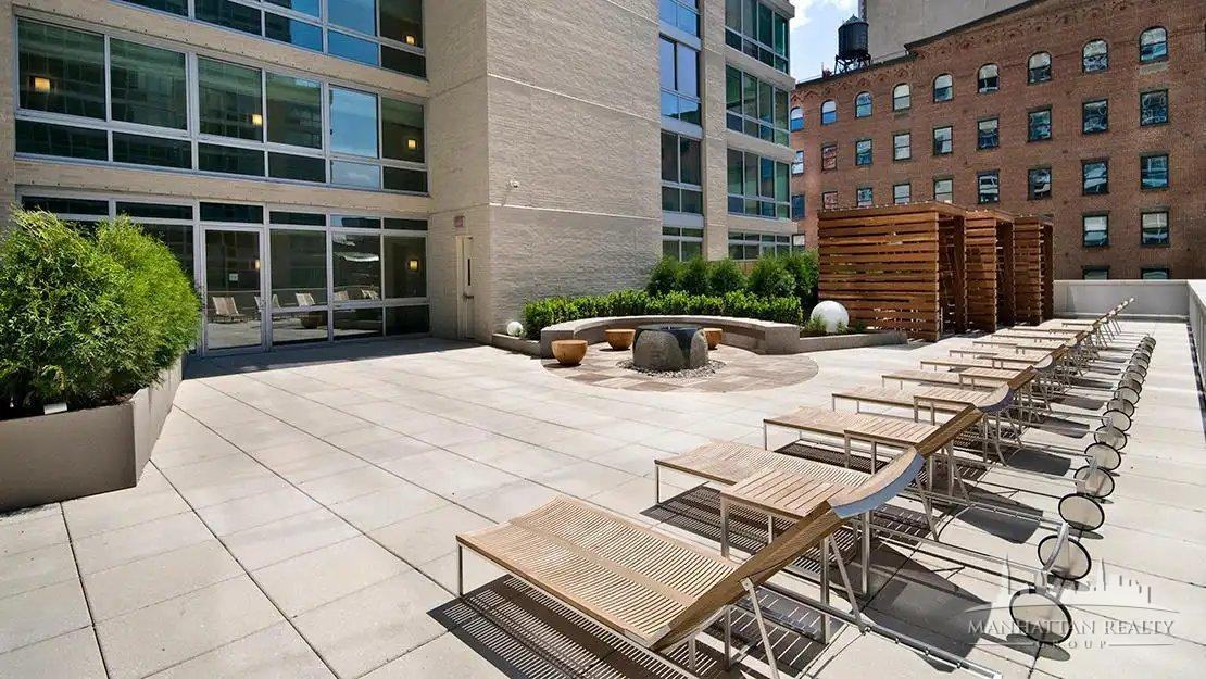 W 37th St #216 - Photo 5 of 6