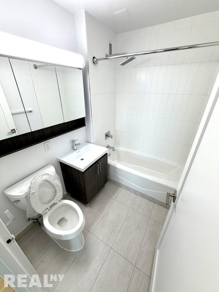 Water St #PH14 - Photo 3 of 4