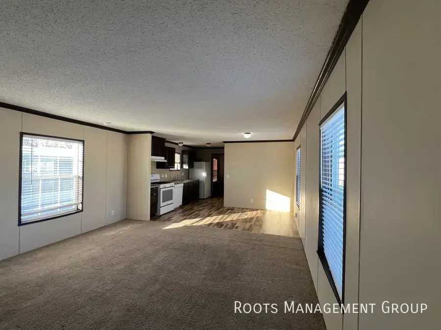 2300 E Philip Ave Trlr 6 #6 - Photo 3 of 12