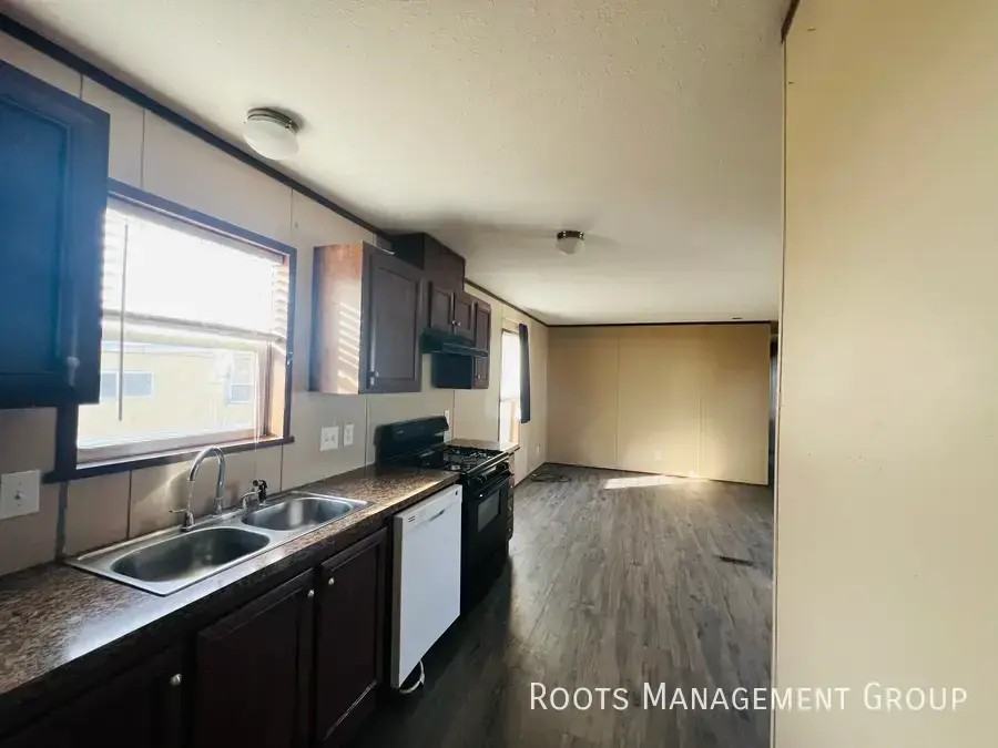 2300 E Philip Ave Trlr 15a #15A - Photo 2 of 11