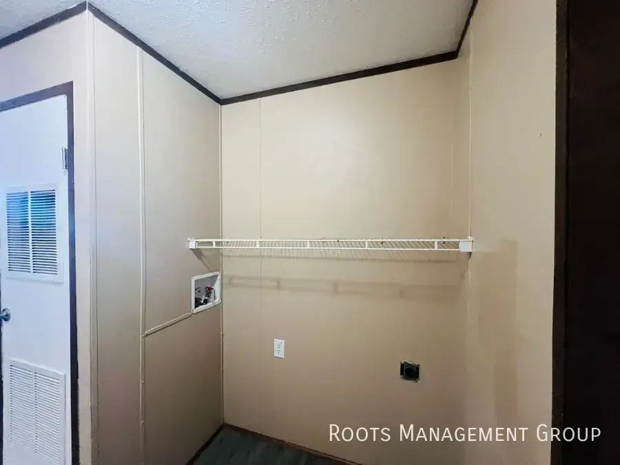 2300 E Philip Ave Trlr 15a #15A - Photo 4 of 11