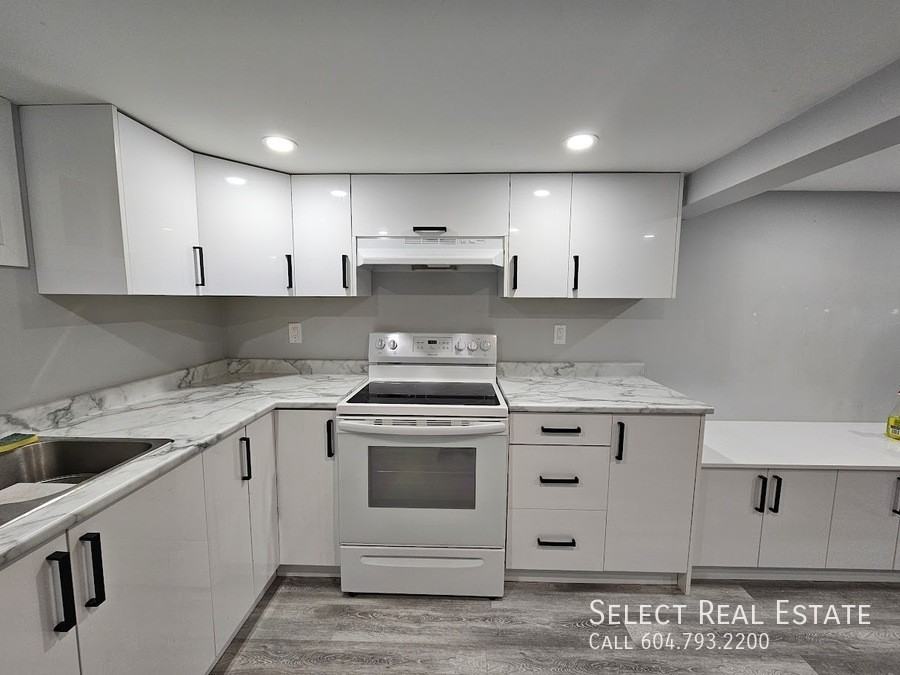 45723 Lewis Ave #B - Photo 3 of 14