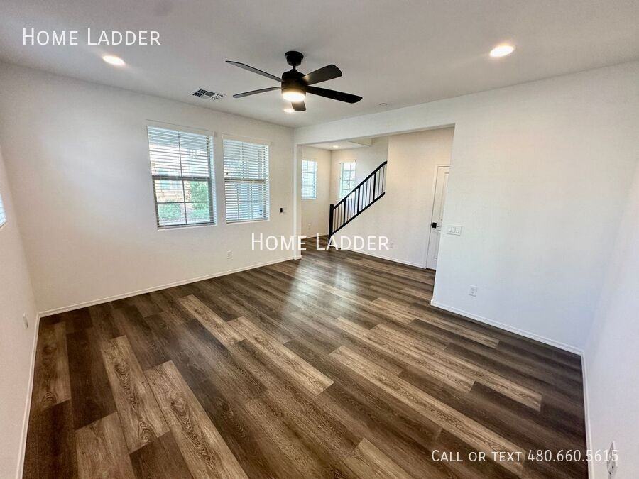 1714 E Hampton Ln - Photo 3 of 28