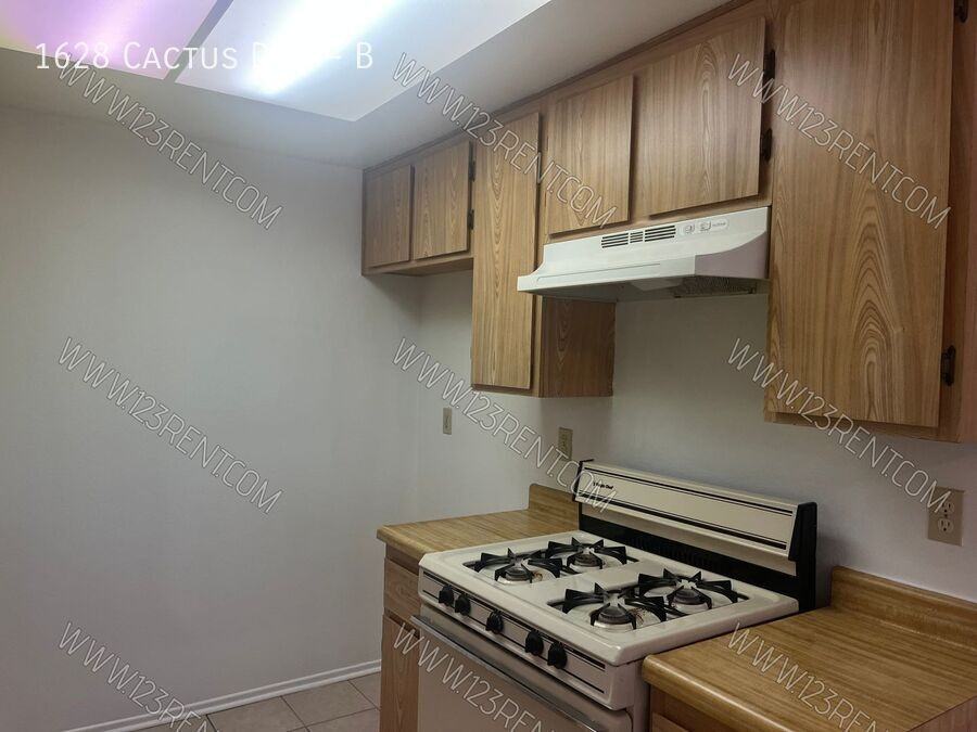 1628 Cactus Dr #B - Photo 5 of 15