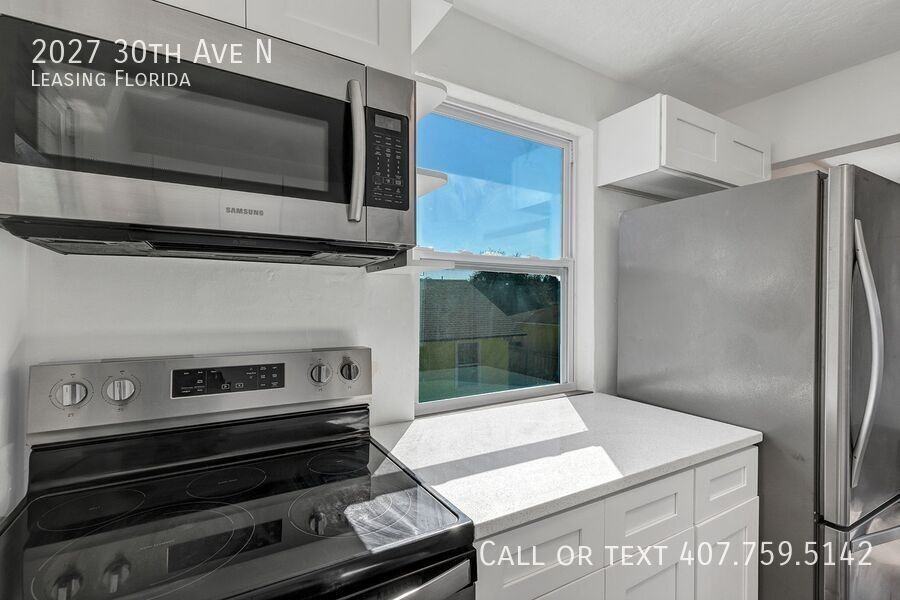 2027 30th Ave N - Photo 5 of 20