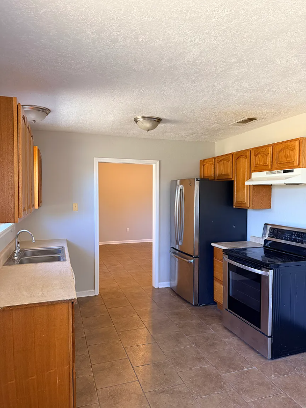 2205 Mustang St - Photo 5 of 10