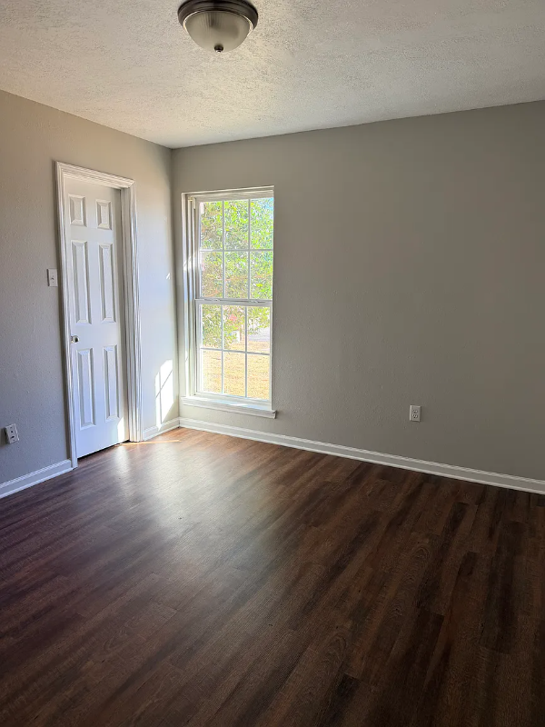 2205 Mustang St - Photo 6 of 10