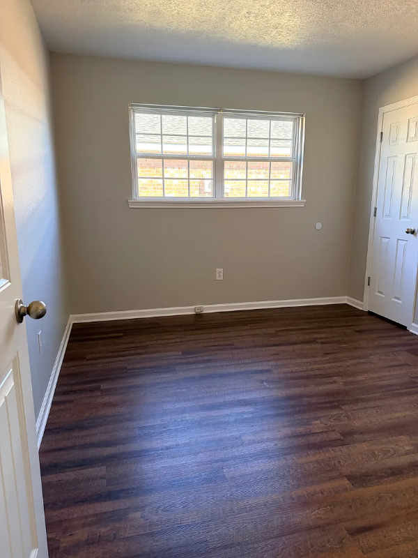 2205 Mustang St - Photo 7 of 10