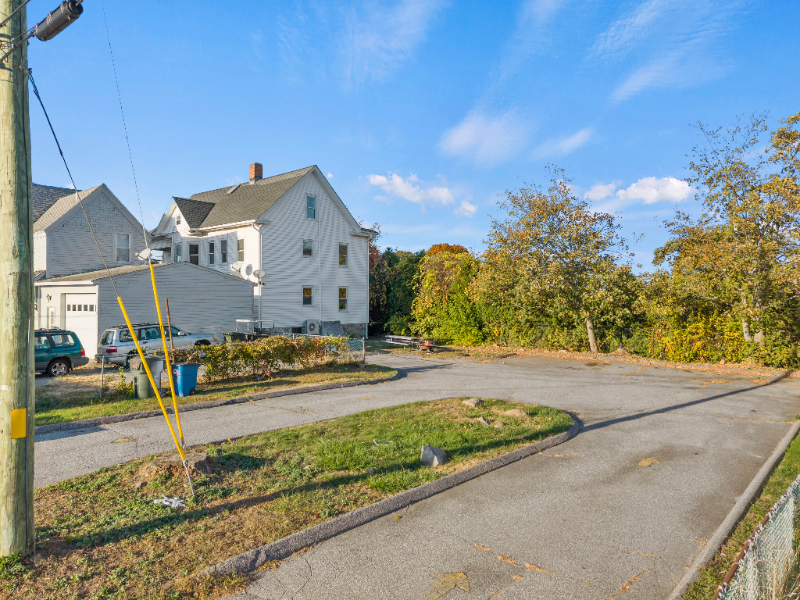 912 Bank St #2 - Photo 2 of 19