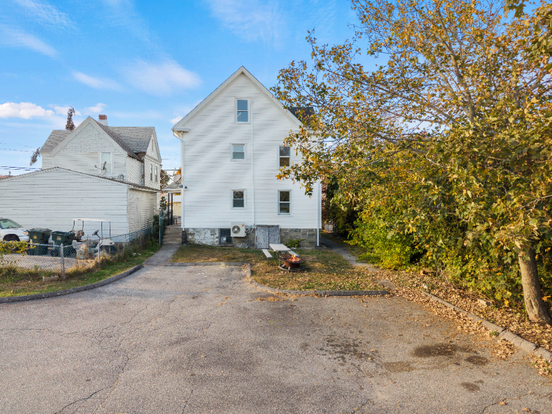 912 Bank St #2 - Photo 3 of 19