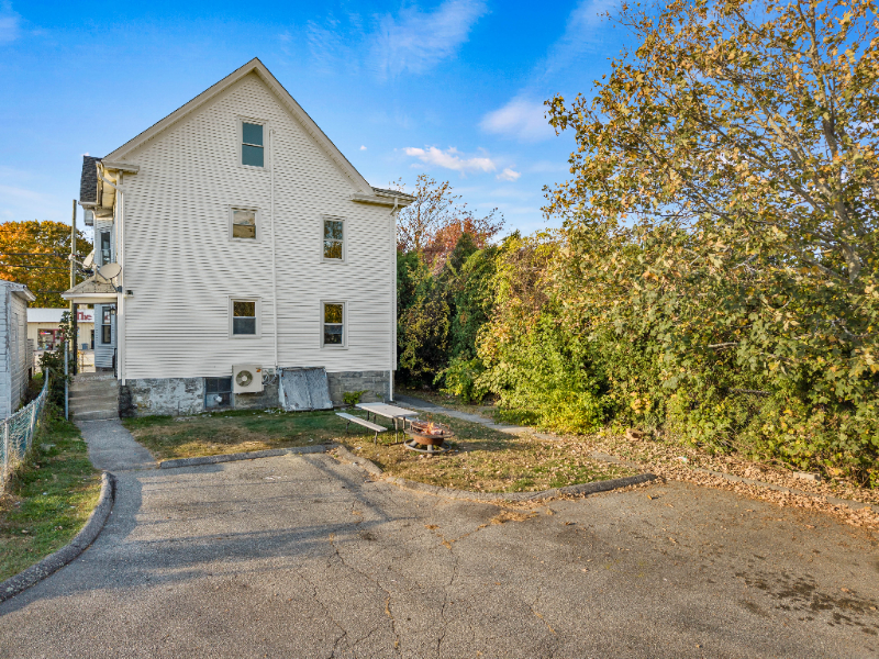 912 Bank St #2 - Photo 4 of 19