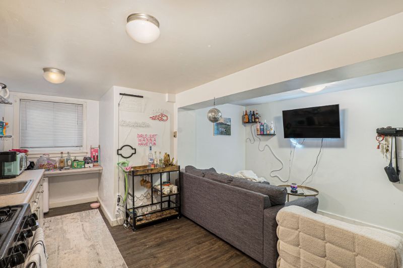 929 11th St #3 - Photo 3 of 11