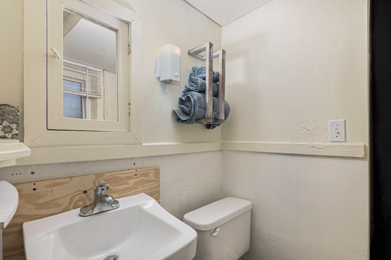 929 11th St #3 - Photo 4 of 11