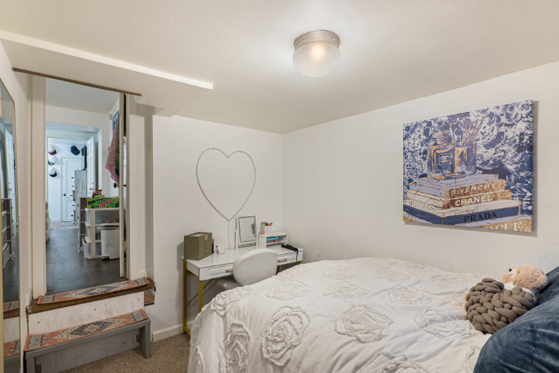 929 11th St #3 - Photo 5 of 11