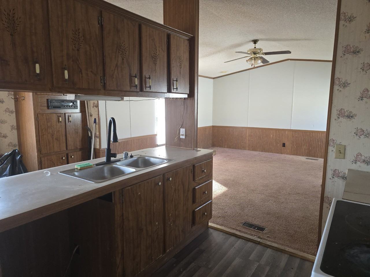 93 Moore Ln - Photo 3 of 4