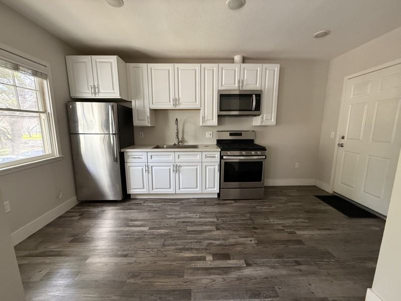 2000 6th St #B - Photo 5 of 15