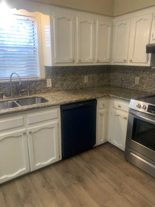 16912 Dahlgren Ave - Photo 3 of 14