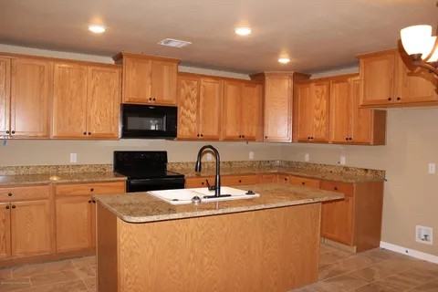 5010 Gloster St - Photo 2 of 7