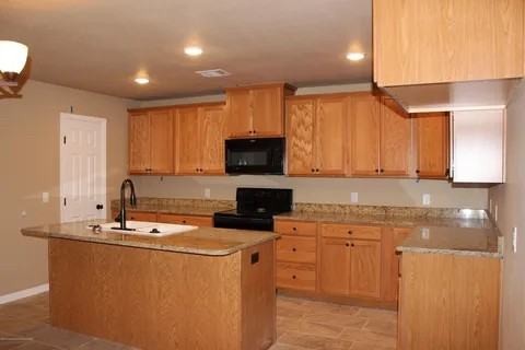 5010 Gloster St - Photo 3 of 7