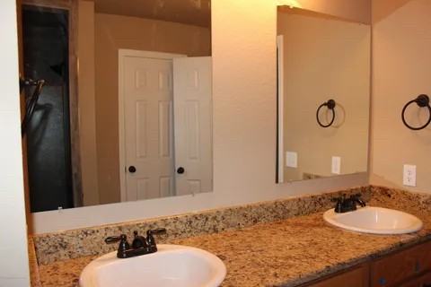 5010 Gloster St - Photo 6 of 7