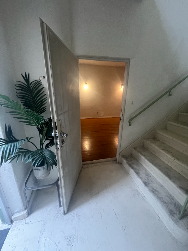 139 S Sweetzer Ave #139 - Photo 3 of 17