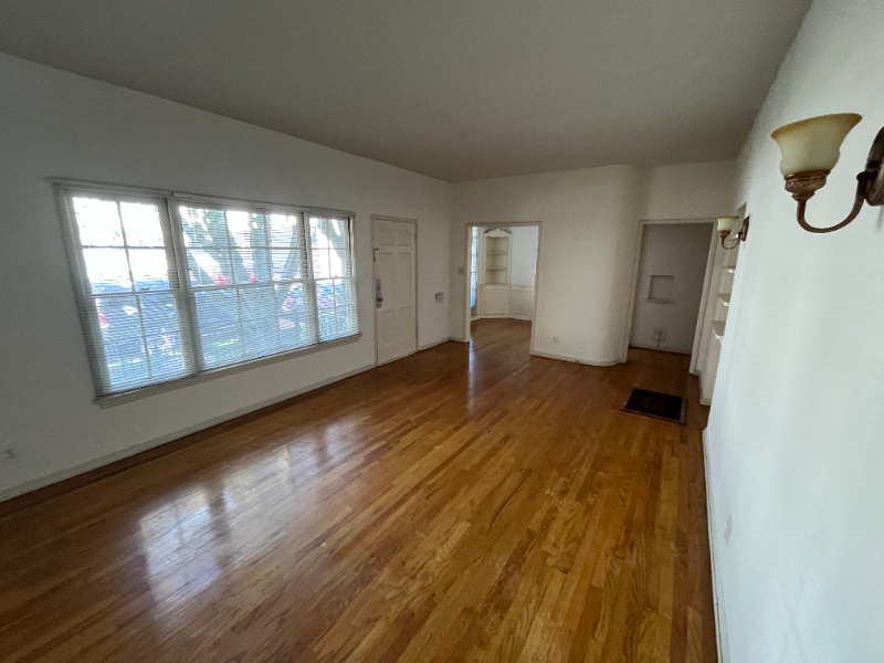 141 1/2 S Sweetzer Ave #141-1-2 - Photo 4 of 20