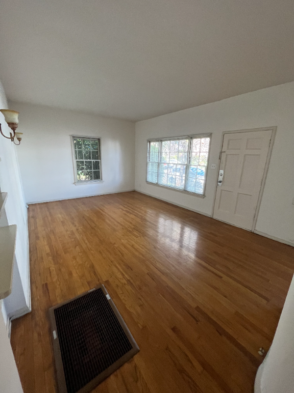 141 1/2 S Sweetzer Ave #141-1-2 - Photo 5 of 20