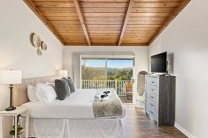 featured image of 321 W Kalmia St