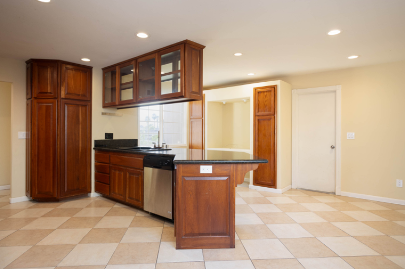 9503 Medina Dr - Photo 3 of 20