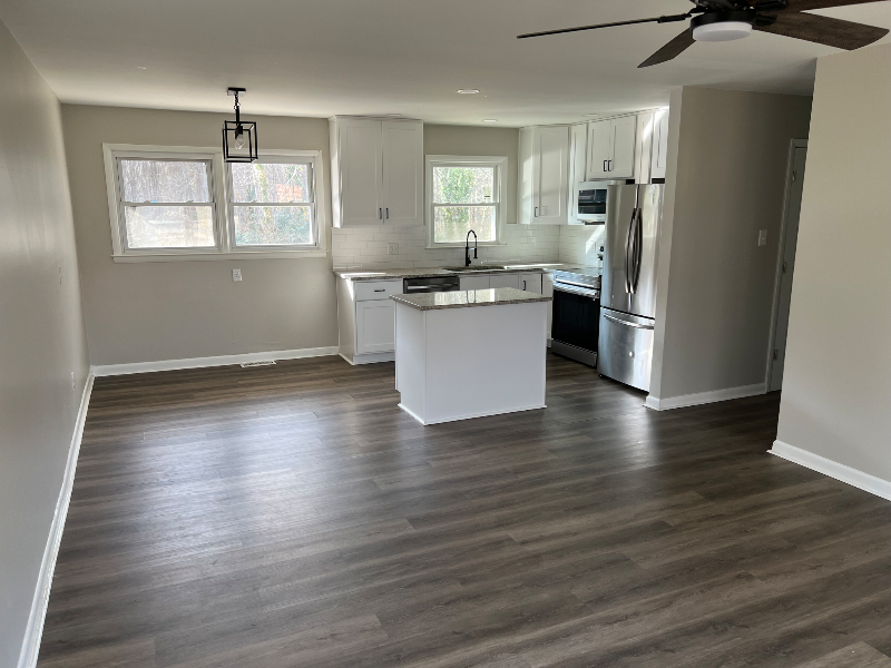 524 Eastway Ave - Photo 2 of 10