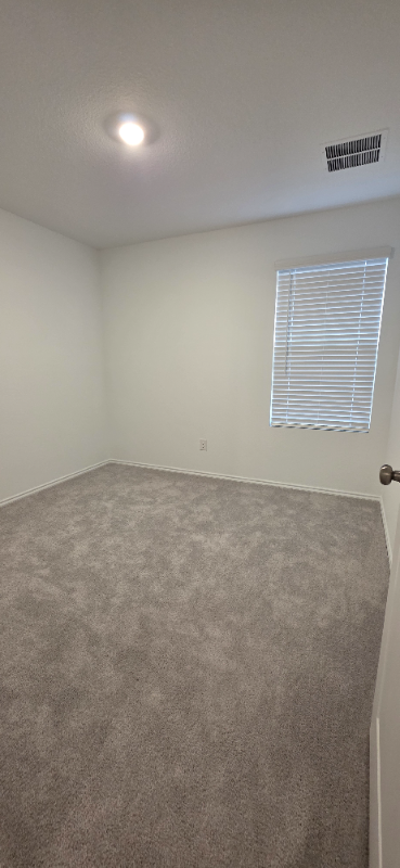 115 Kings Row Ln - Photo 7 of 16