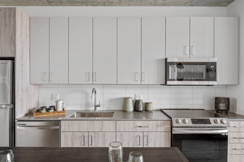 468 W Chicago Ave - Photo 5 of 12