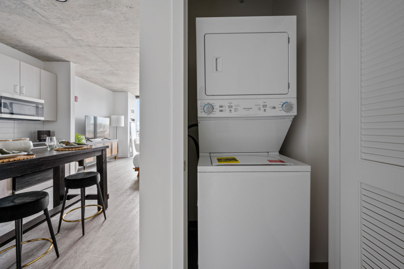 468 W Chicago Ave - Photo 7 of 12