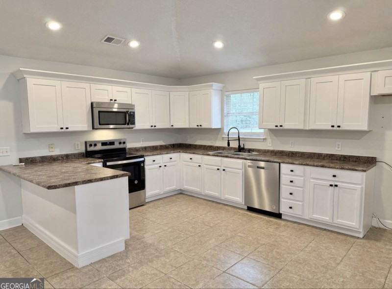 206 Willow Dr - Photo 3 of 19