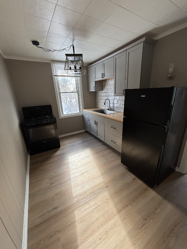 28 Caledonia St Ne #2 - Photo 3 of 7