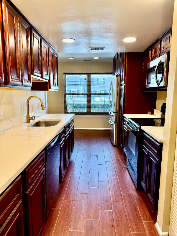 4013 Parkwood Ct - Photo 2 of 14