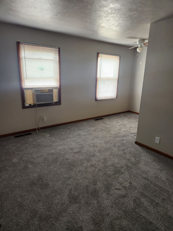 337 Pershing Ave Ne - Photo 2 of 7