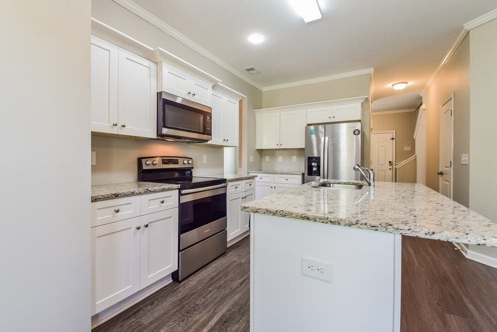 643 Fieldcrest Dr - Photo 7 of 17