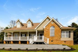 featured image of 240 Hardwood Ct