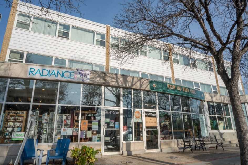 875 Corydon Avenue - Photo 2 of 32