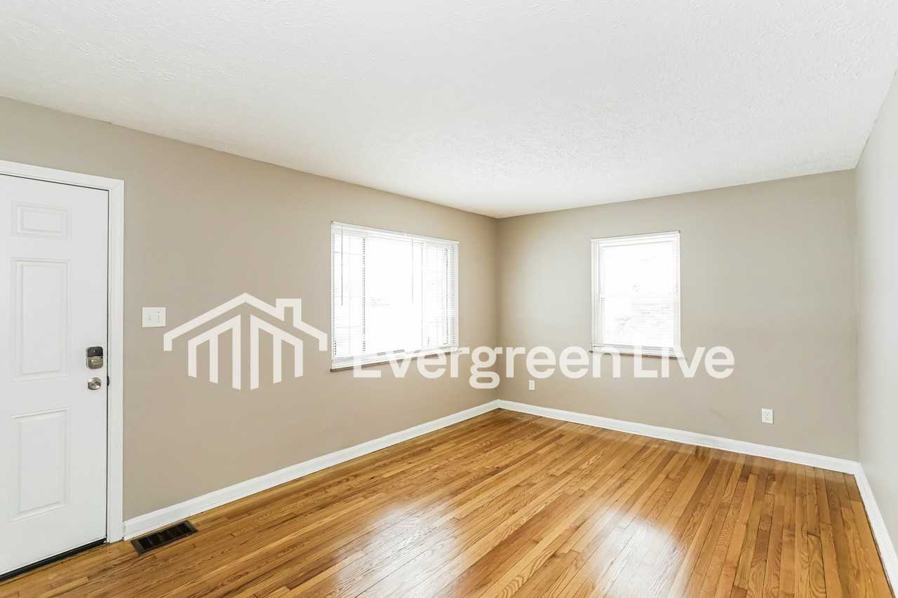 1624 Marilyn Ln - Photo 3 of 15