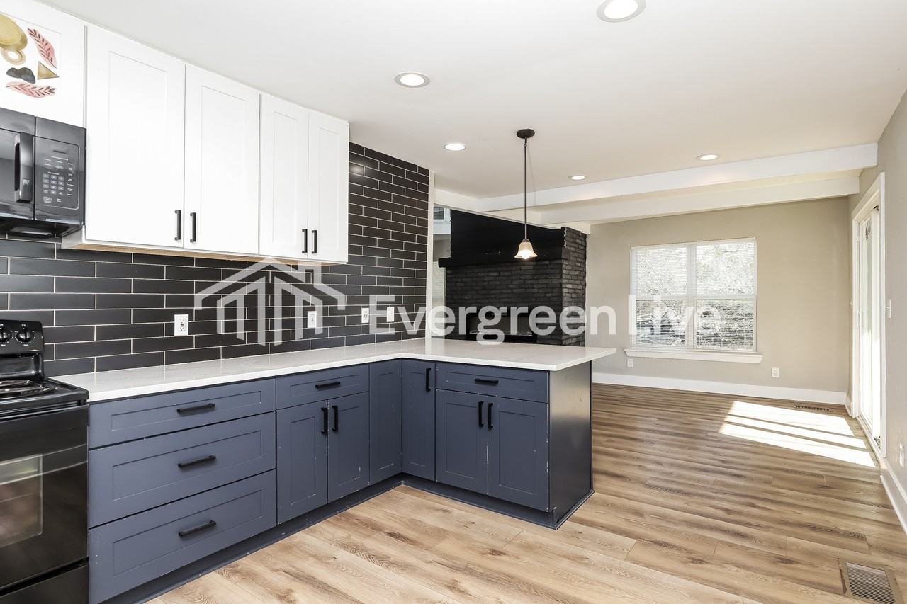 414 Medina Dr - Photo 4 of 16