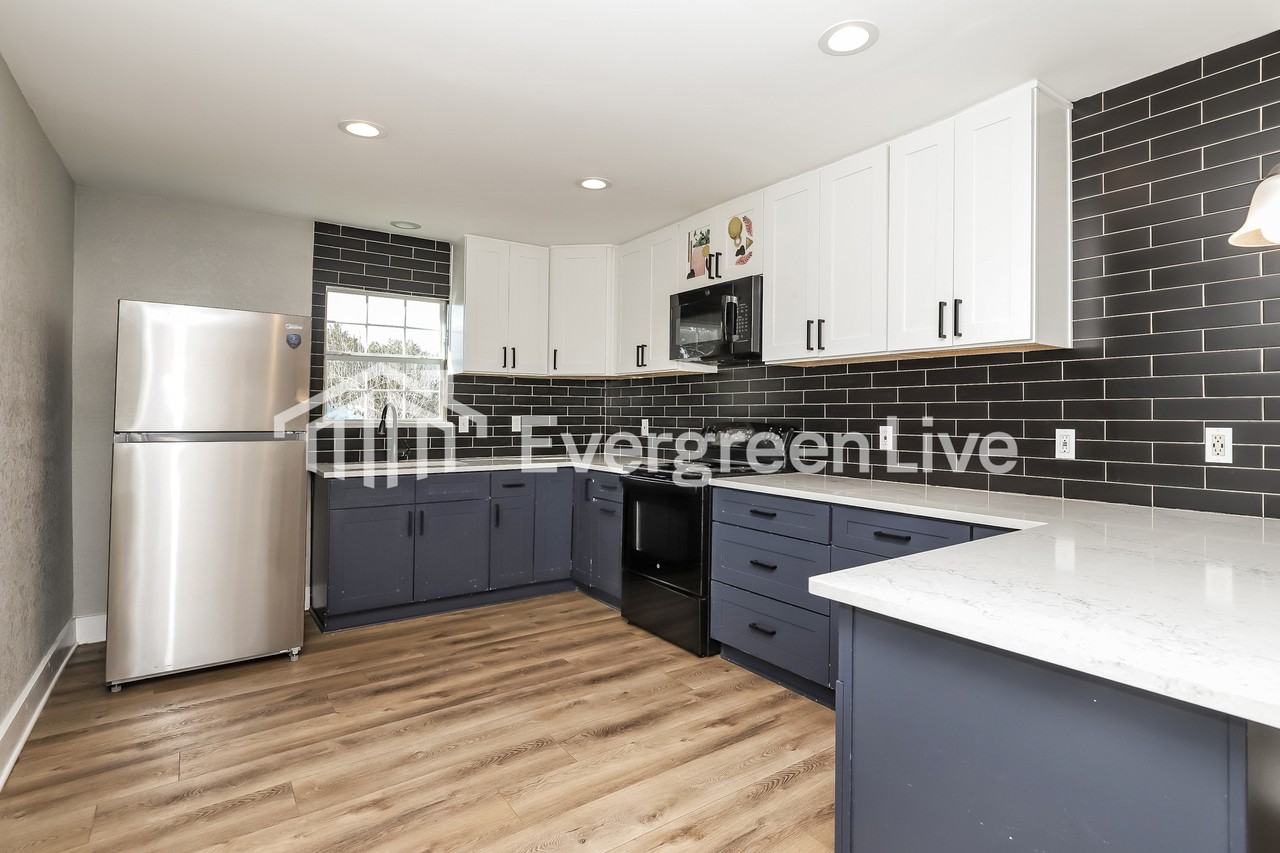 414 Medina Dr - Photo 5 of 16