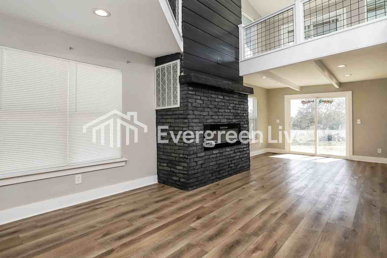 414 Medina Dr - Photo 7 of 16