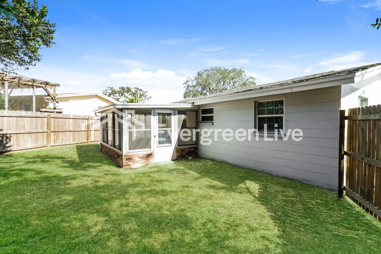 1621 Dander Dr - Photo 3 of 16