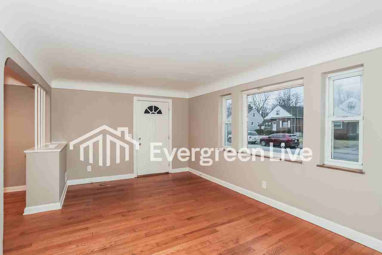 7034 Noble Ct - Photo 3 of 15