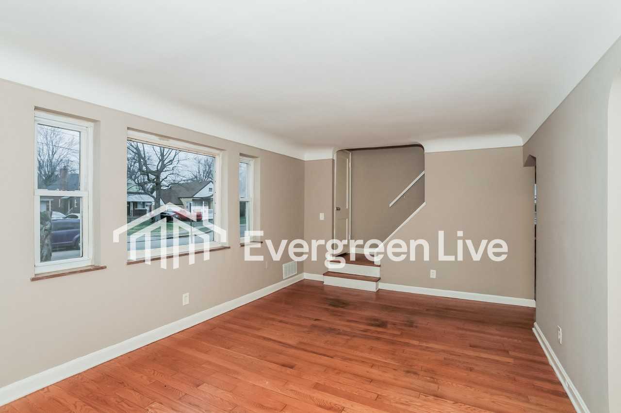 7034 Noble Ct - Photo 4 of 15